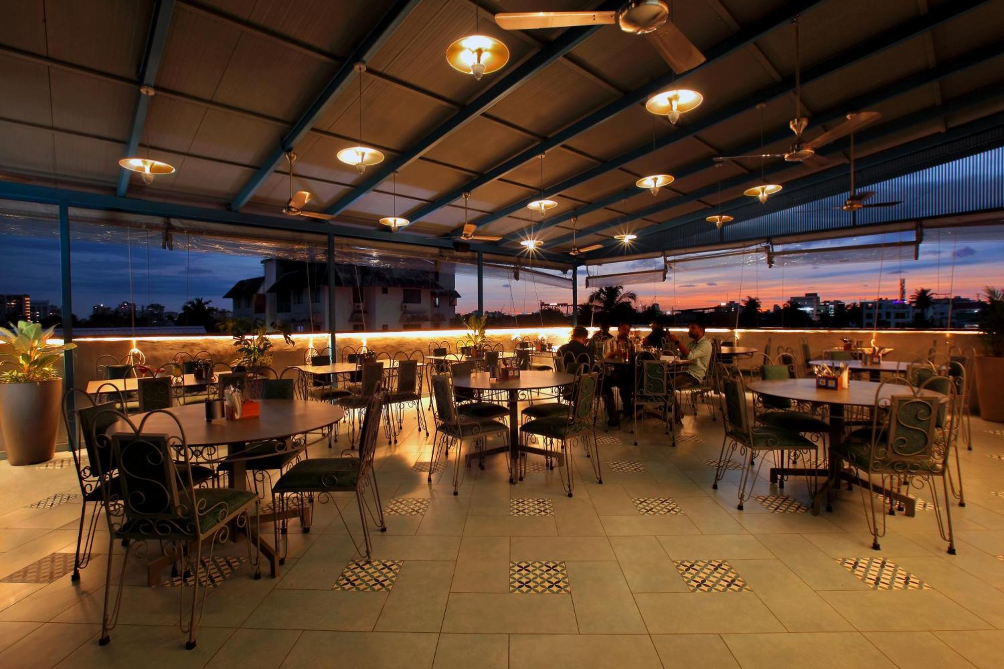 Kochi Park Residency Luxury Business Hotel מראה חיצוני תמונה